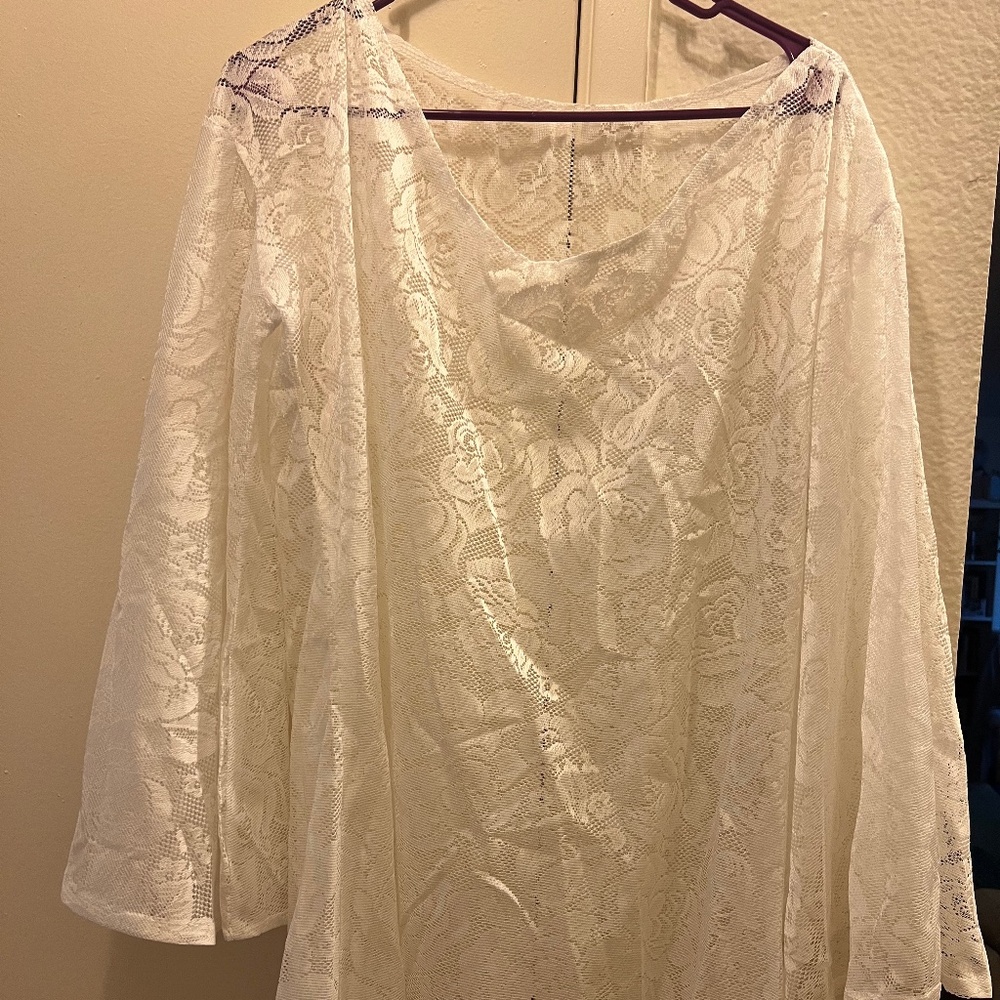 Vintage White Lace Bell Sleeve Top - Romantic Rose Pattern